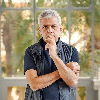 صورة الفنان أكرم الزعتري